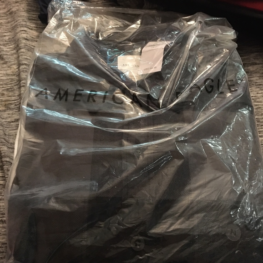 American Eagle men’s shirt